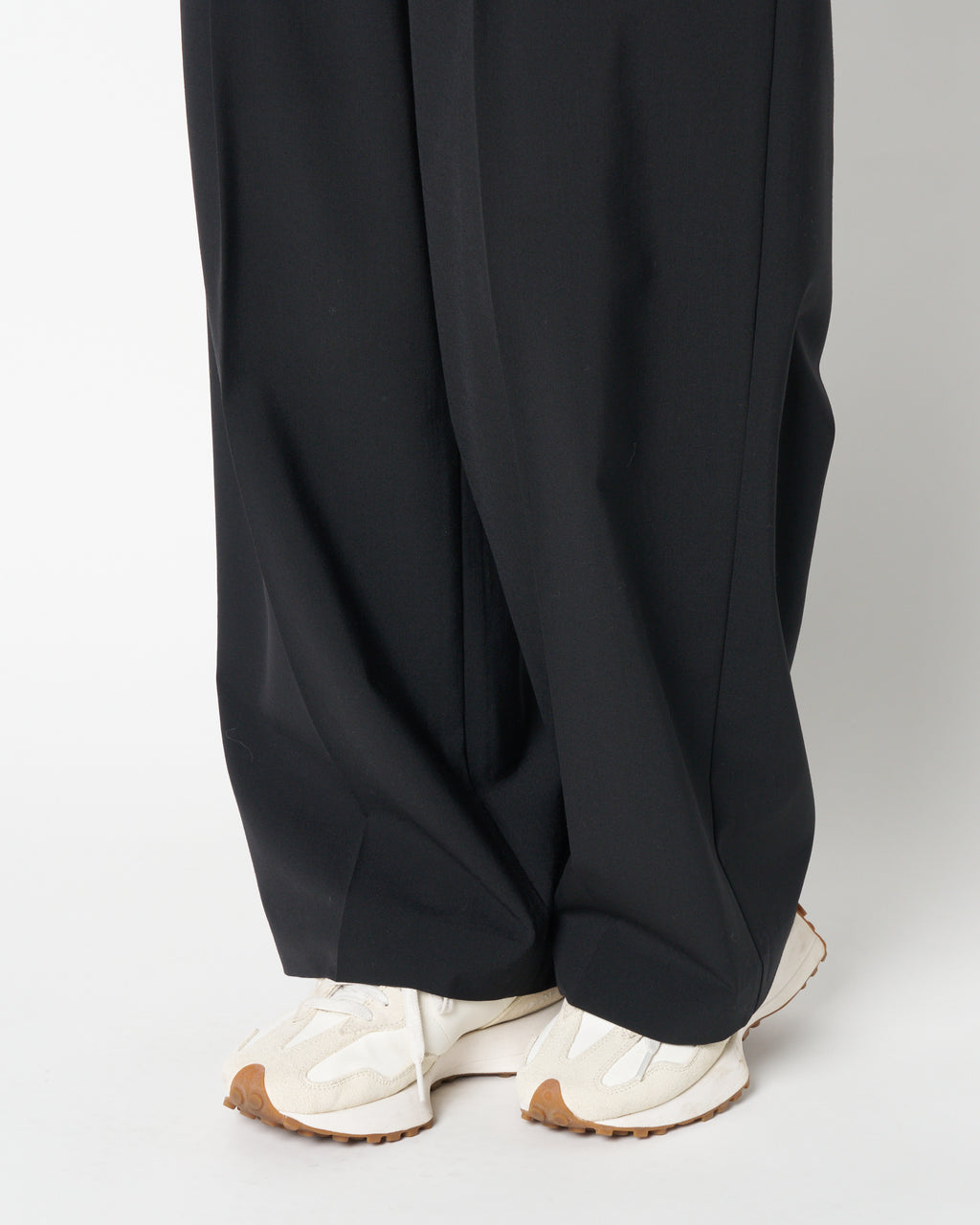 Waist logo slacks pants