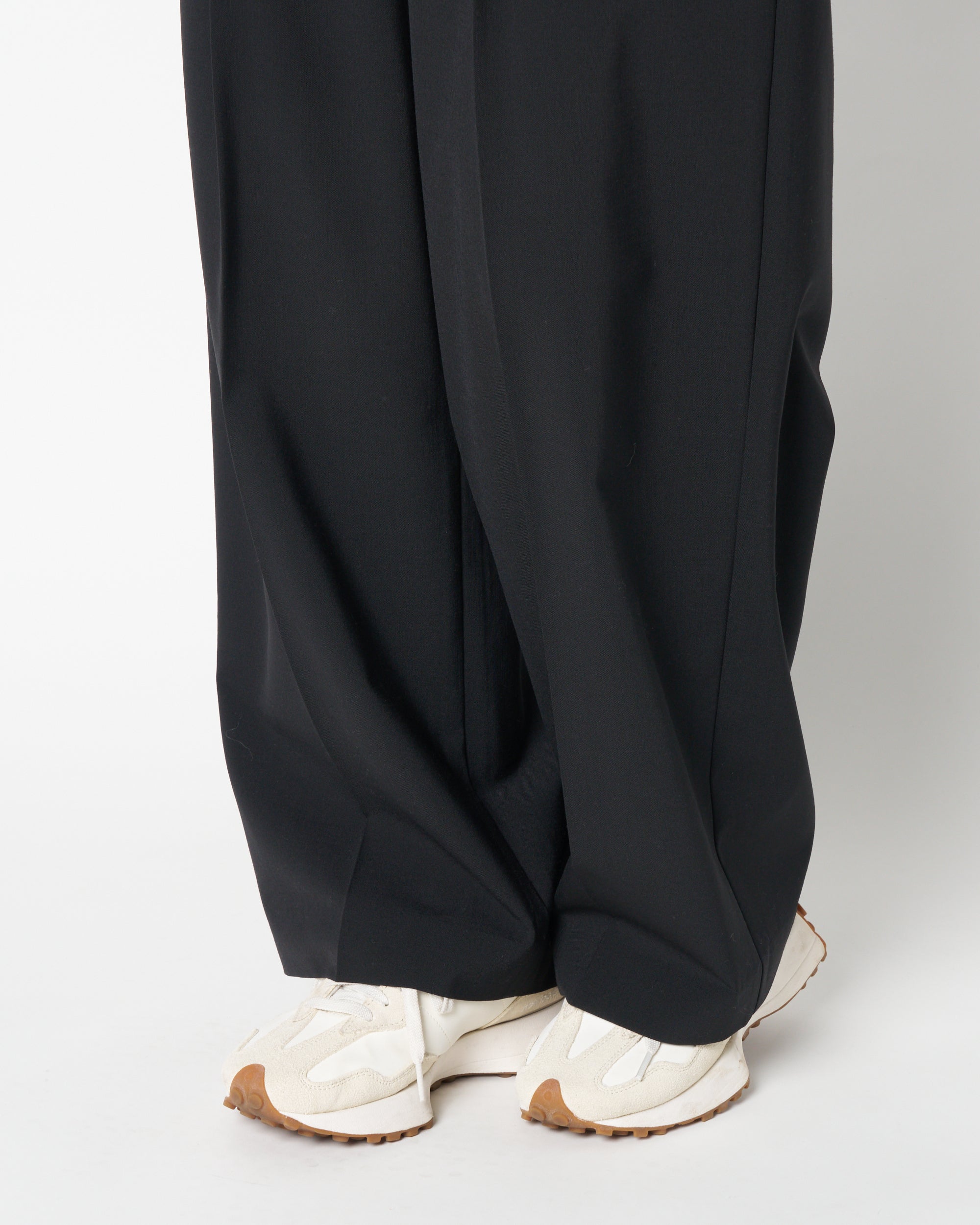 Waist logo slacks pants