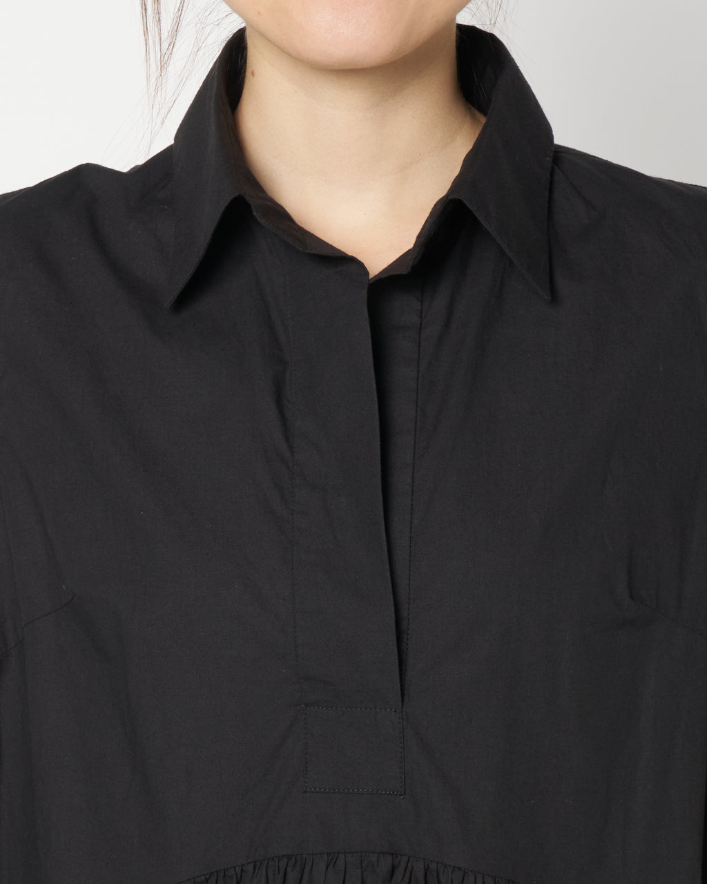 Lace sleeveless blouse