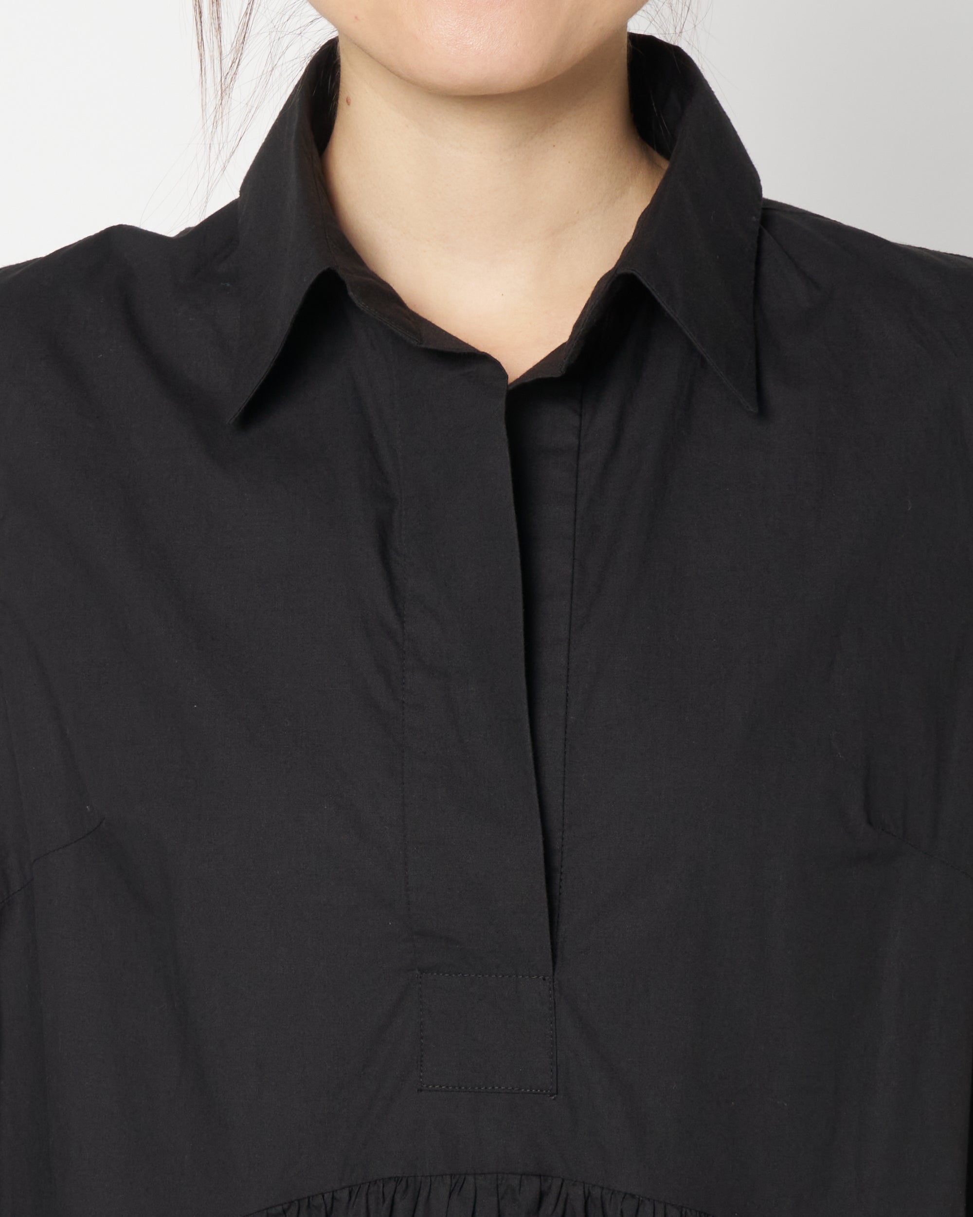 Lace sleeveless blouse