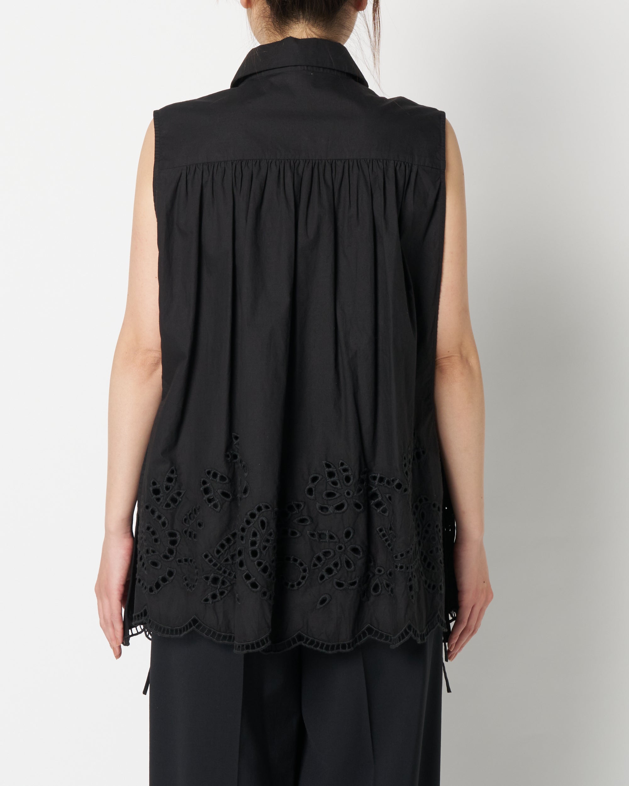 Lace sleeveless blouse