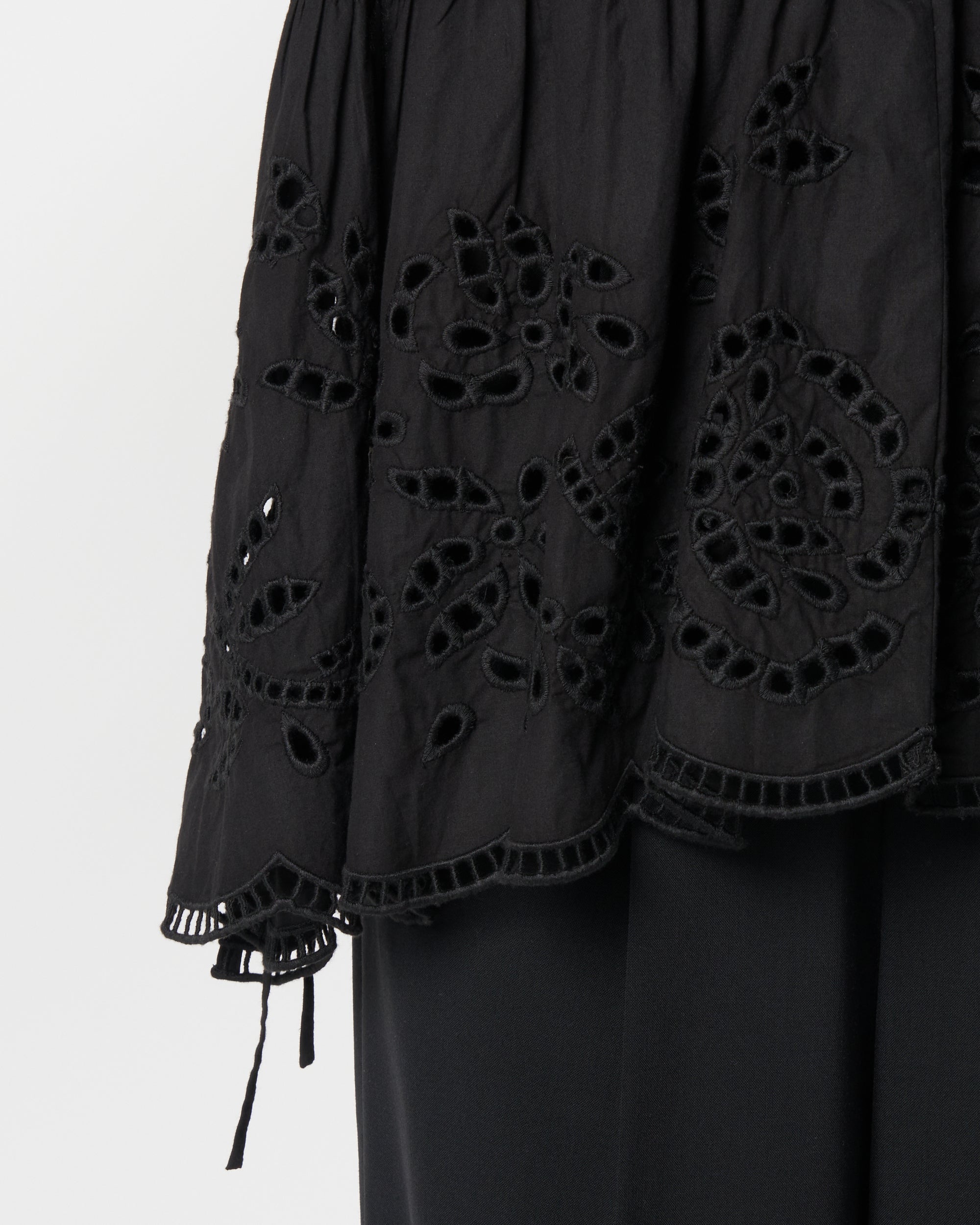 Lace sleeveless blouse