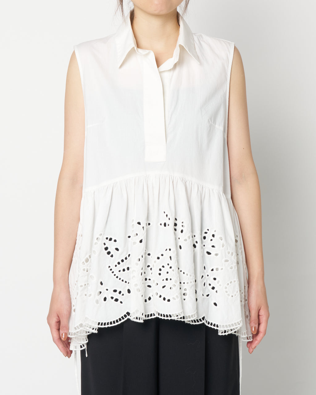 Lace sleeveless blouse