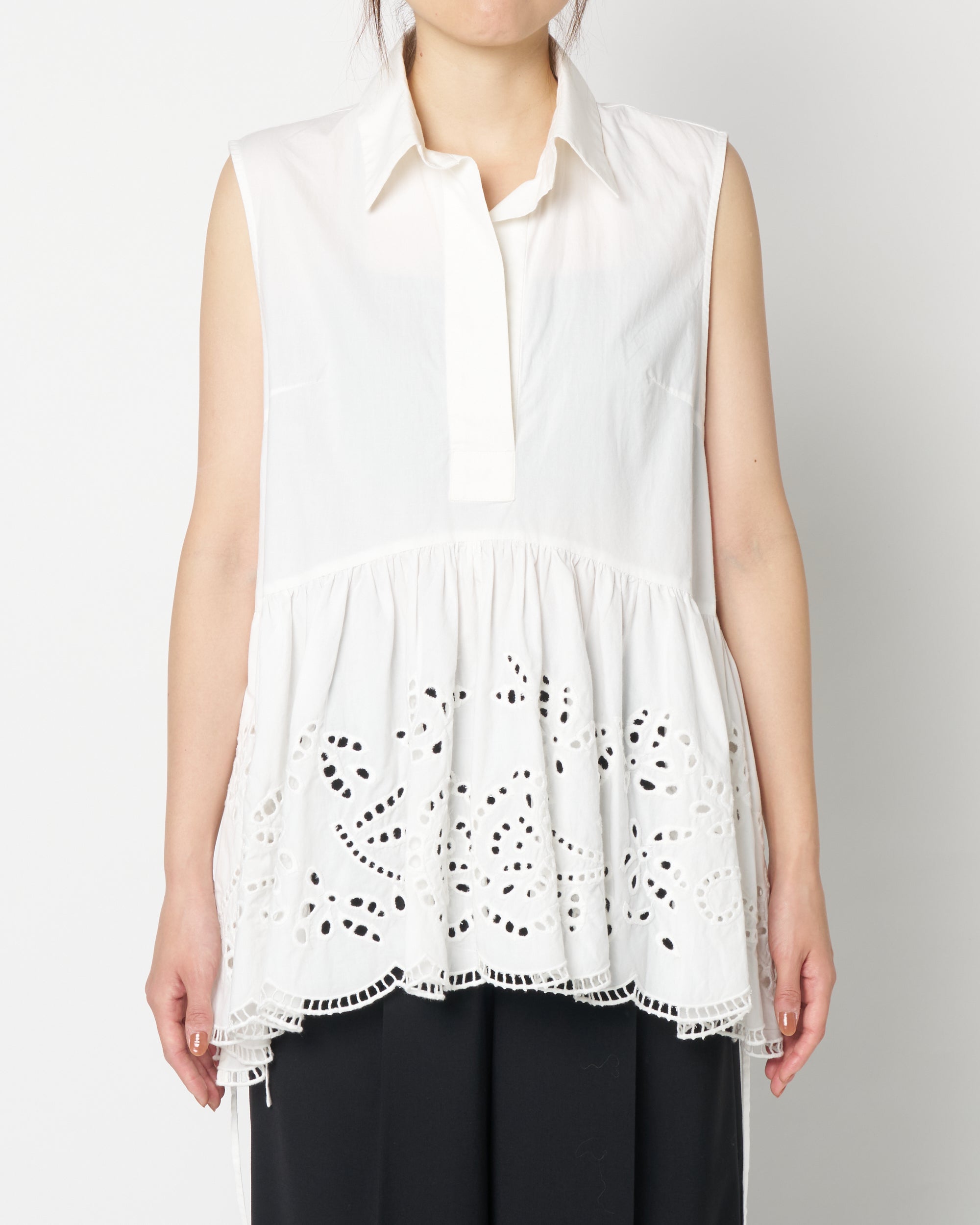 Lace sleeveless blouse