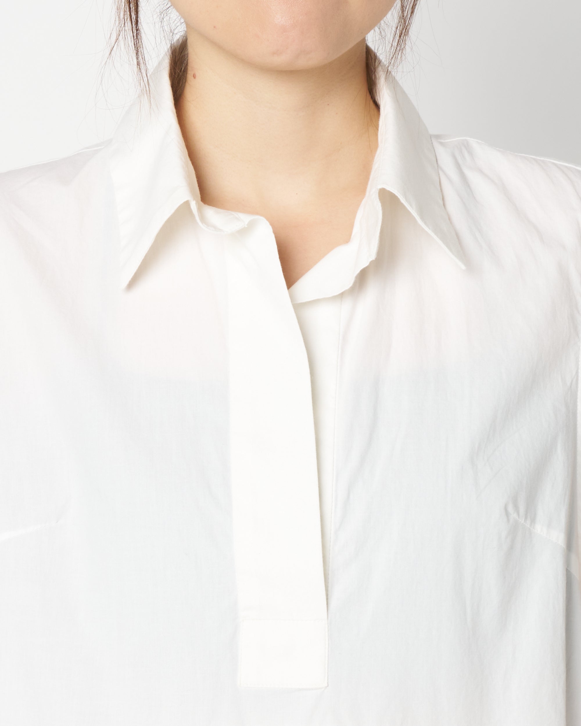 Lace sleeveless blouse