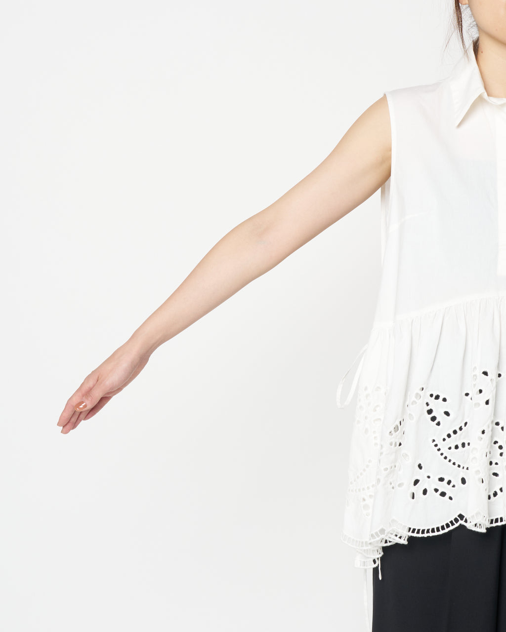 Lace sleeveless blouse