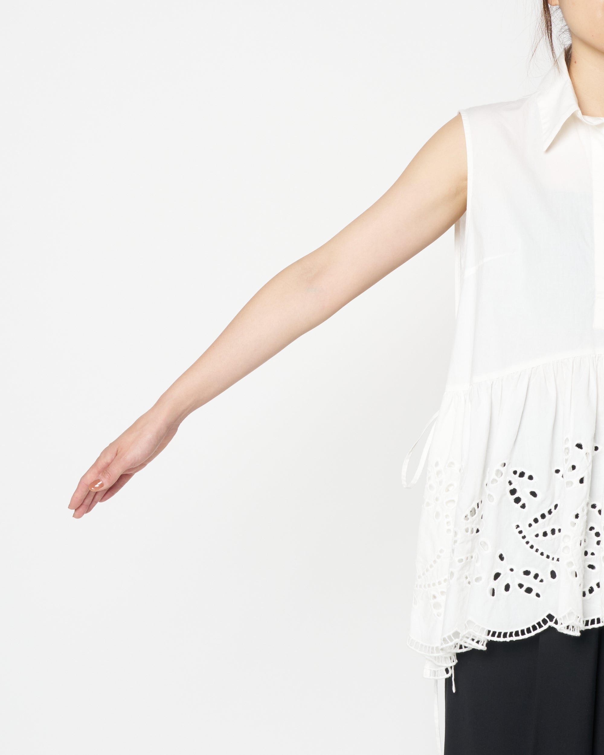 Lace sleeveless blouse