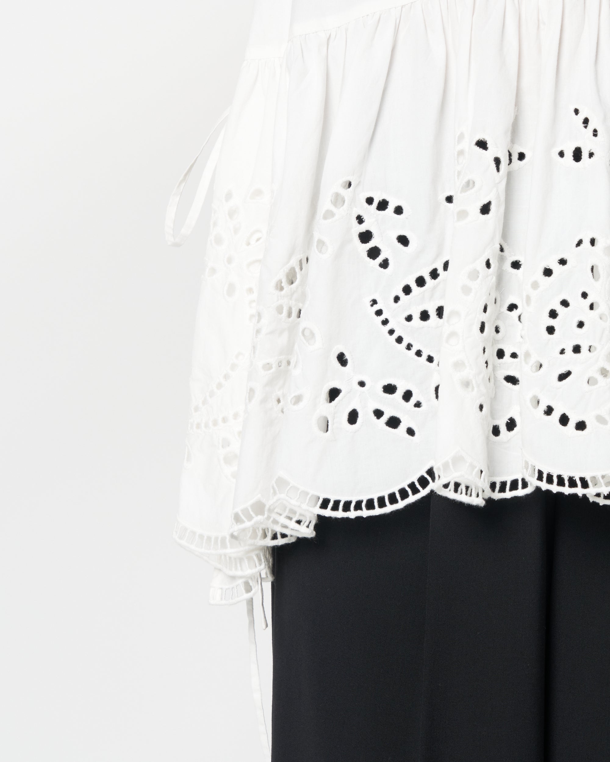 Lace sleeveless blouse