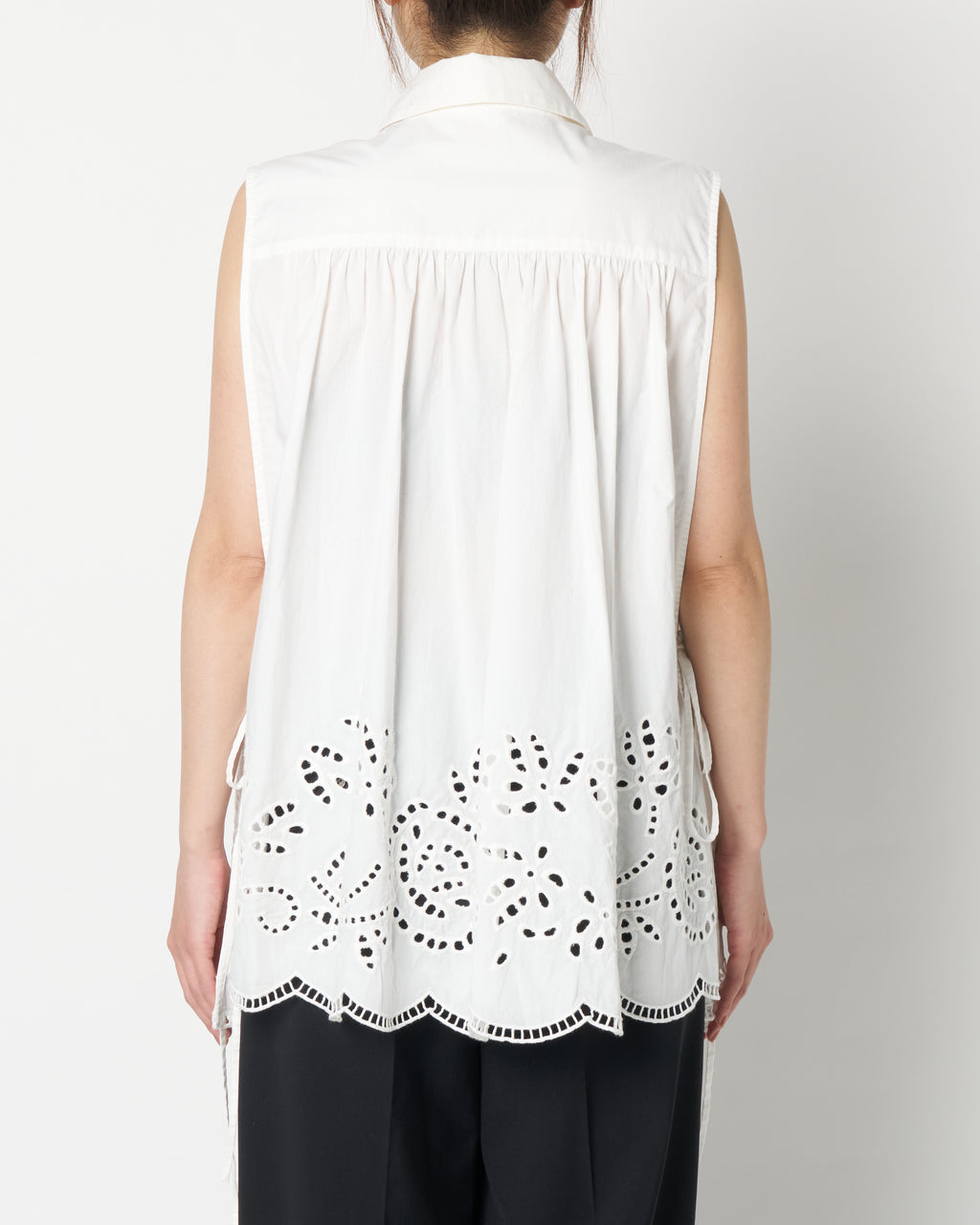 Lace sleeveless blouse