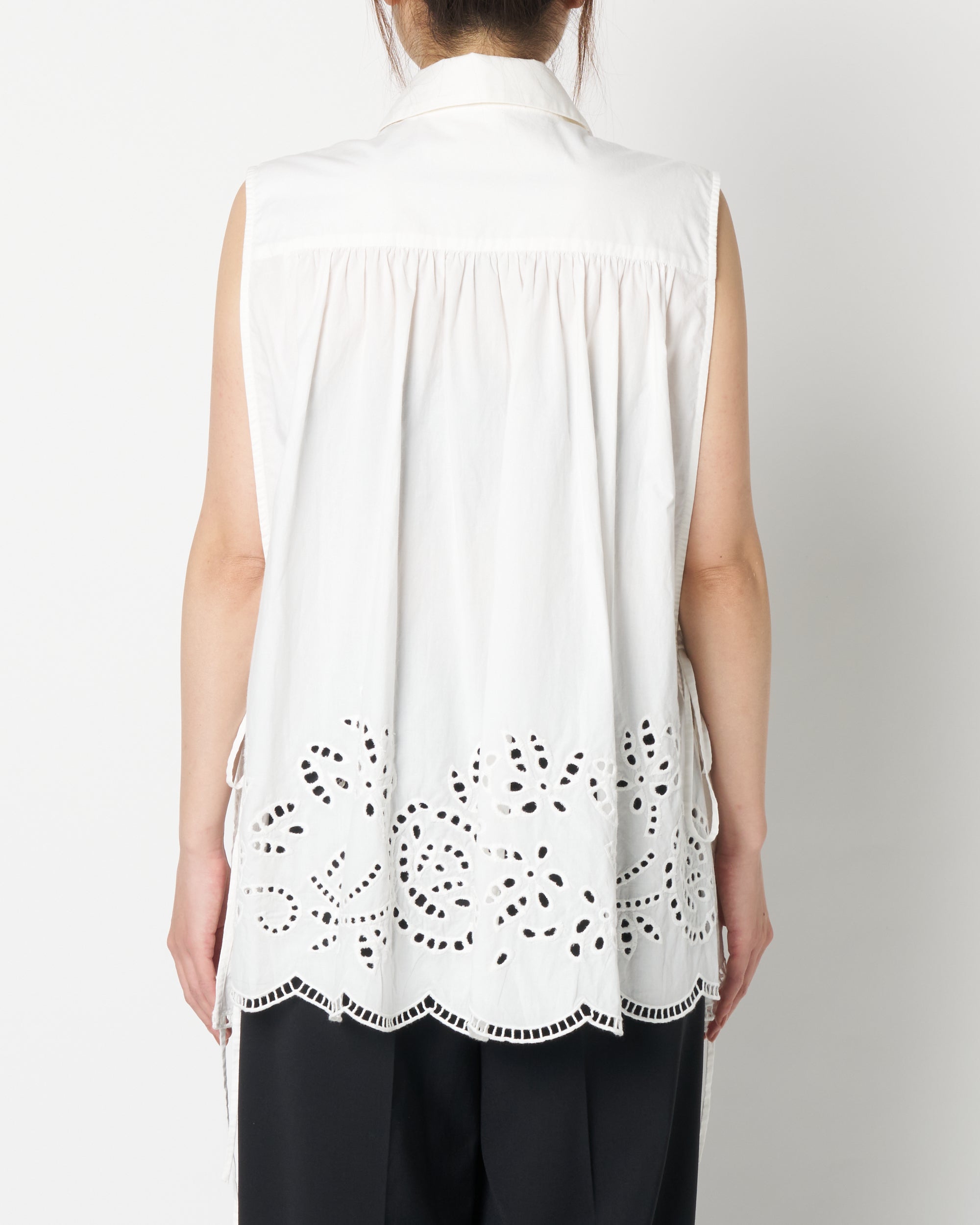 Lace sleeveless blouse