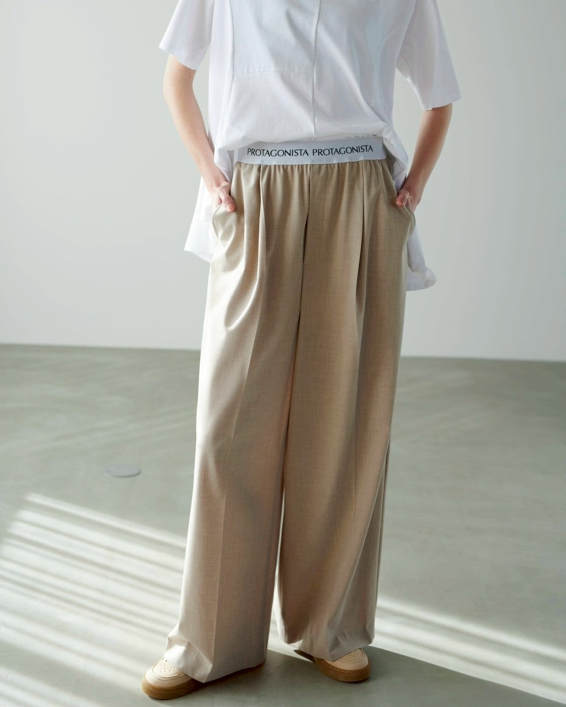 Waist logo wide slacks pants