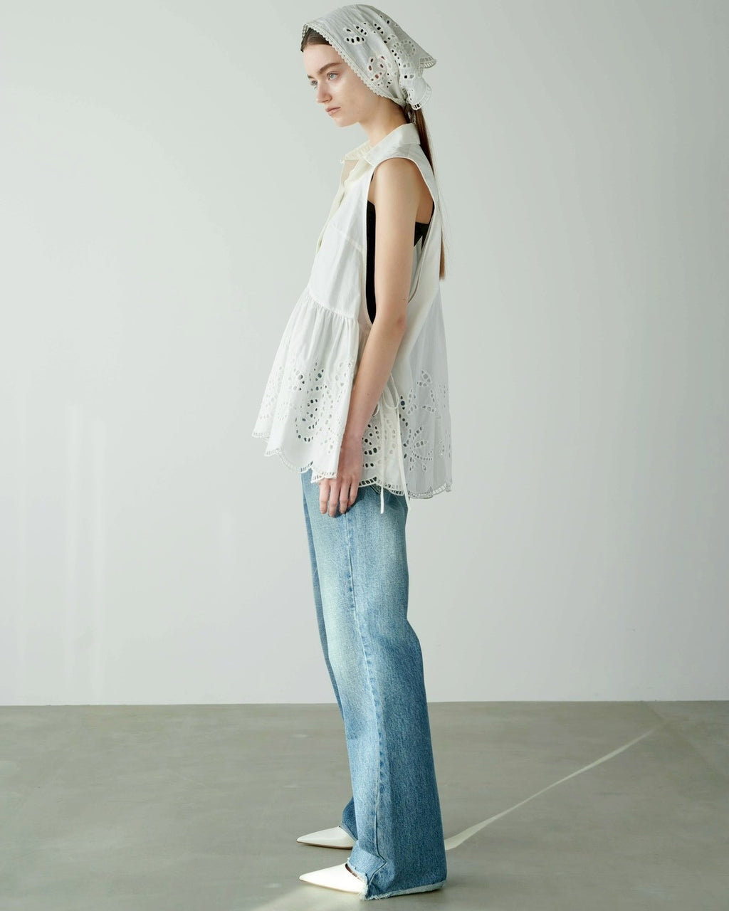 Lace sleeveless blouse