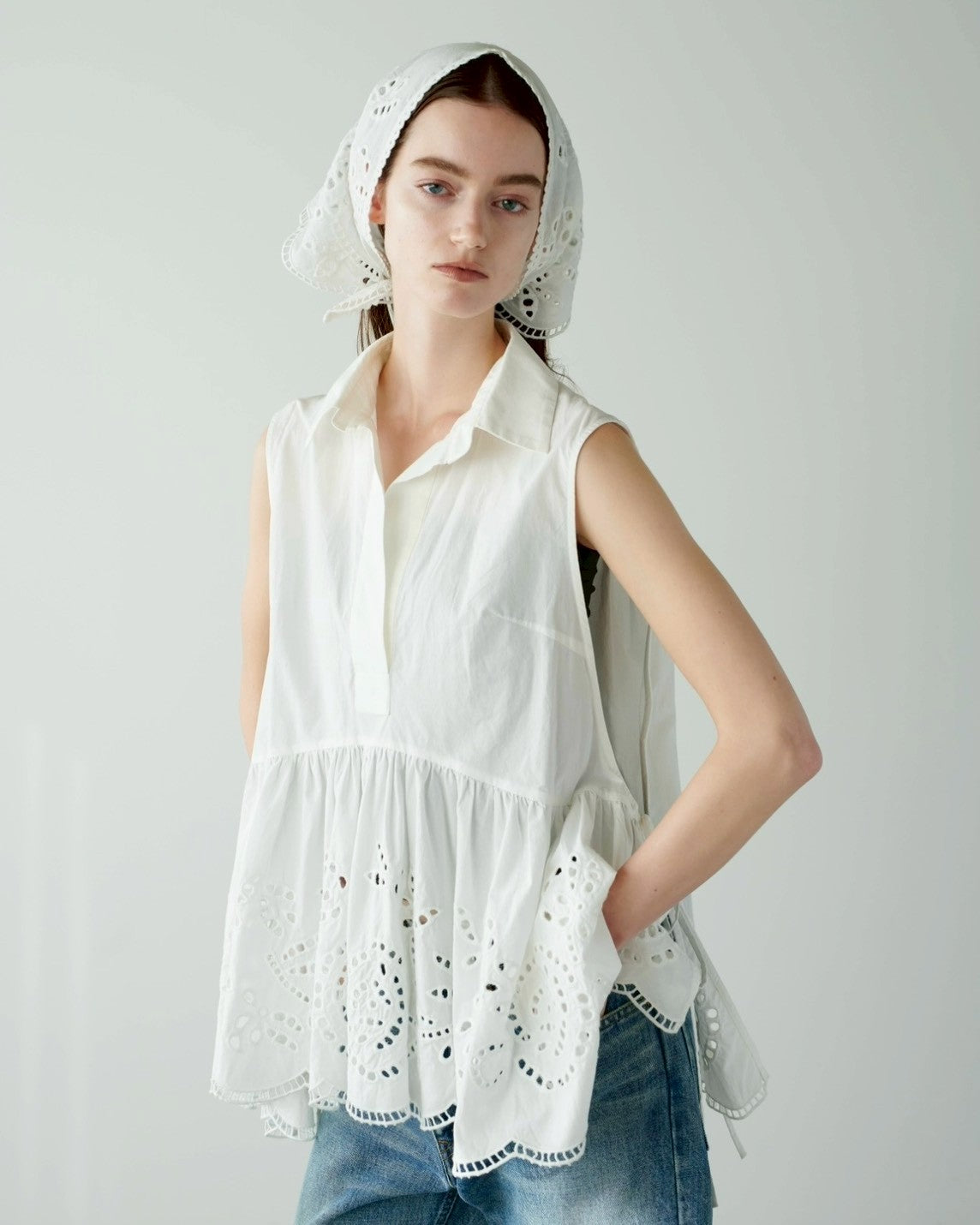 Lace sleeveless blouse