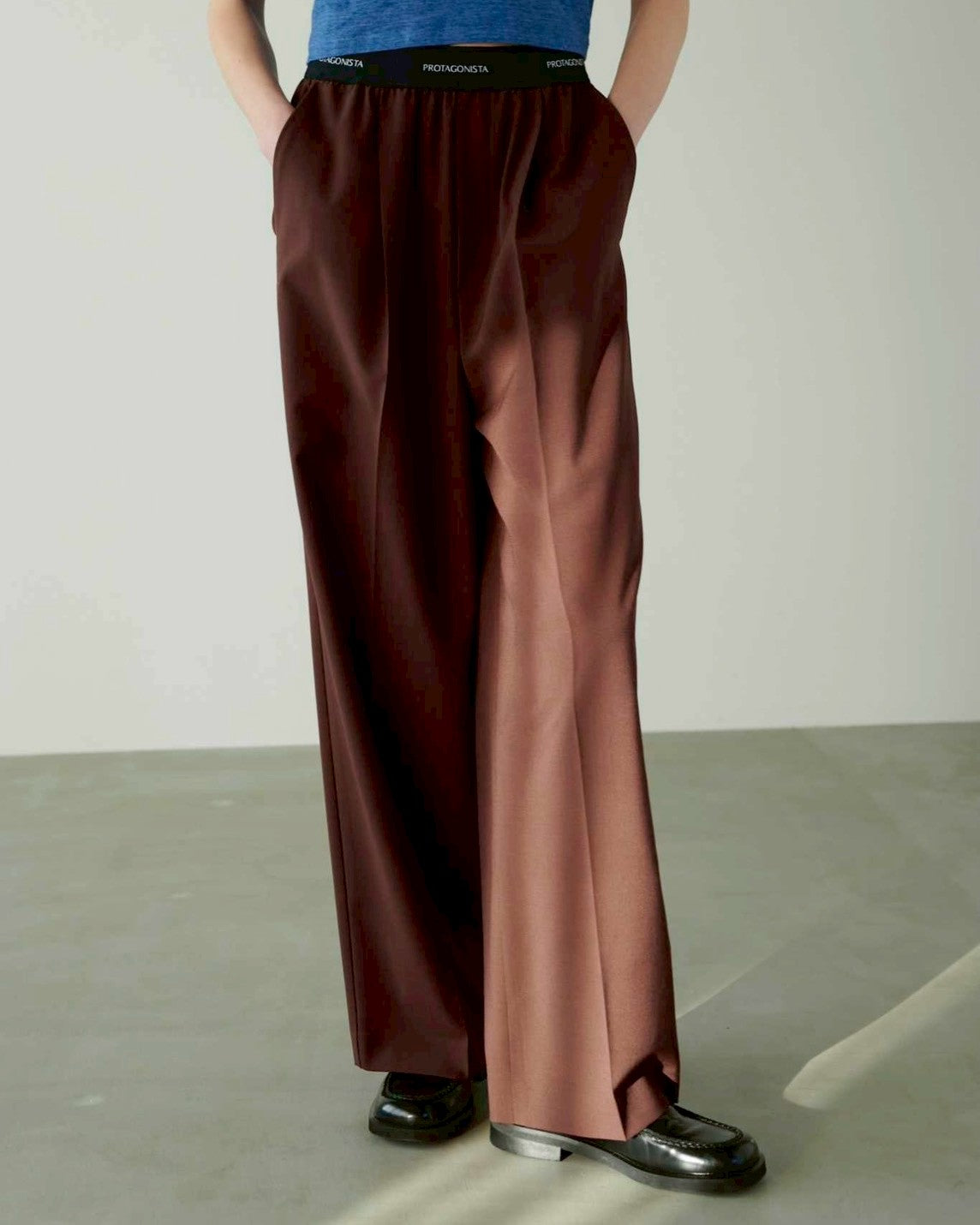 Waist logo slacks pants