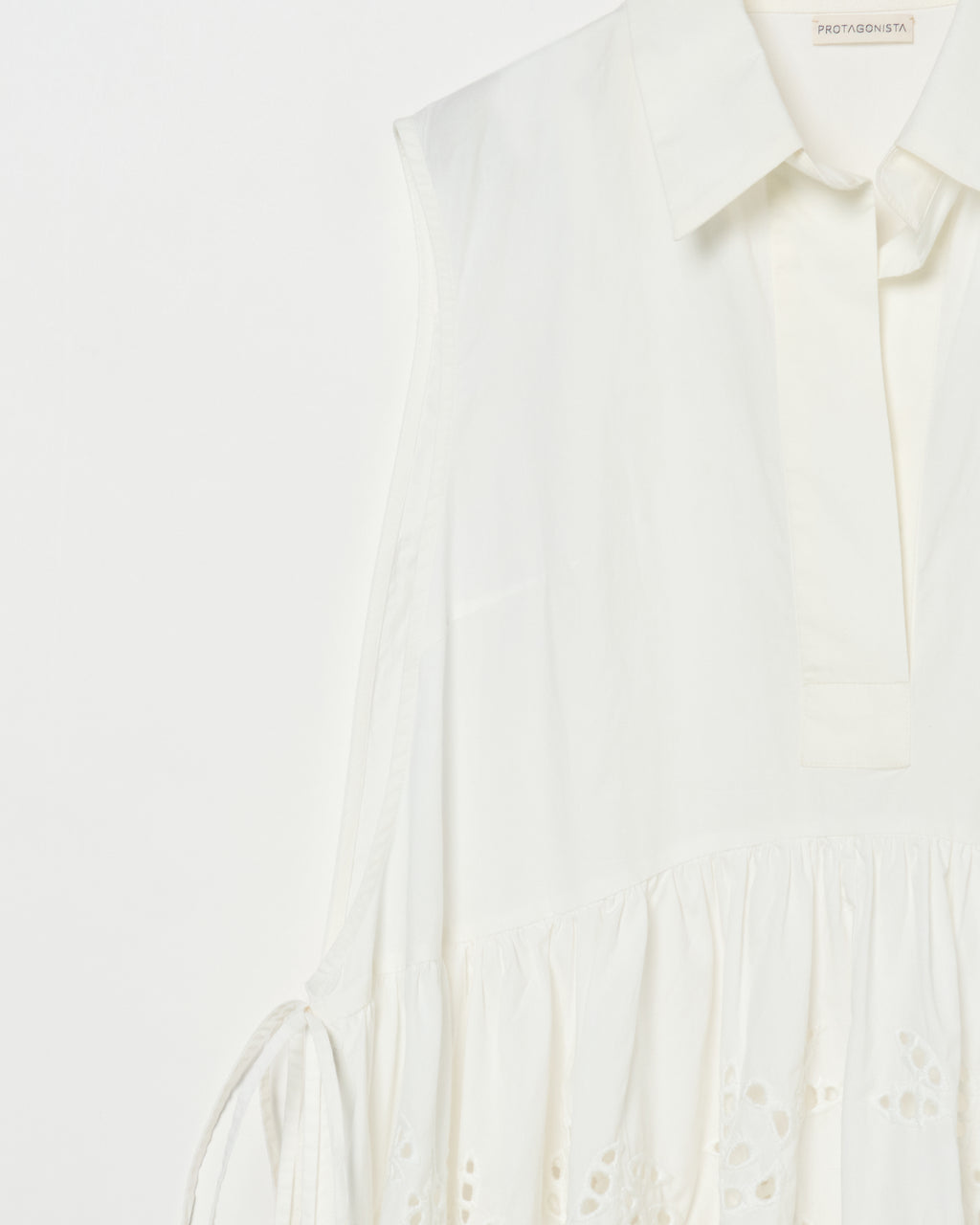 Lace sleeveless blouse