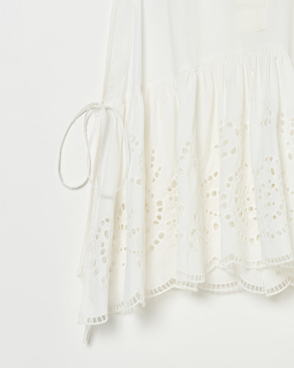 Lace sleeveless blouse