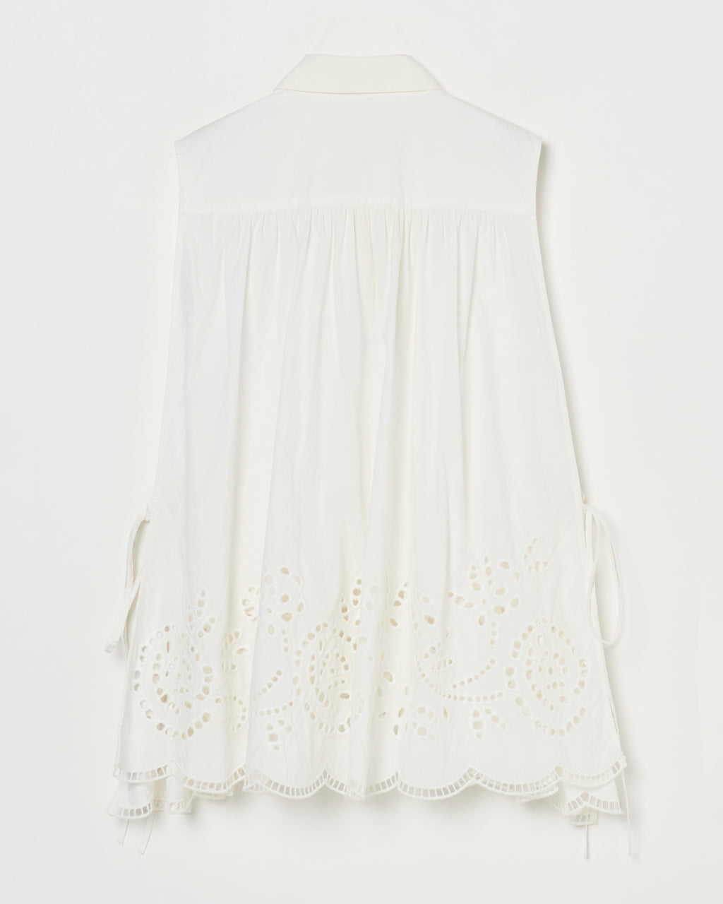 Lace sleeveless blouse